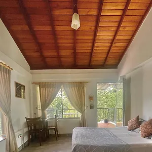 Проживание в семье E-stay Hanthana, Канди